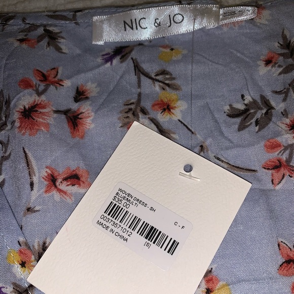 Floral wrap dress - Picture 3 of 5